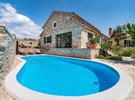 3 Bedroom Beautiful Home In Lisicic
