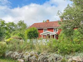 4 Bedroom Lovely Home In Lammhult，位于Lammhult的酒店