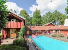 3 Bedroom Cozy Home In Hillared，位于Hillared的酒店