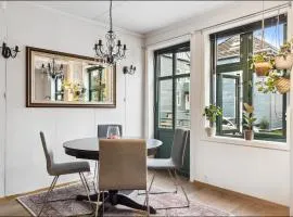 Stylish & Modern Apartment, in Centre, Free Parking spot !