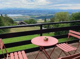 Chalet avec vue panoramique alpes et lac，位于Mauborget的酒店