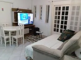 Casa confortável com amplo espaço a 800 m da praia