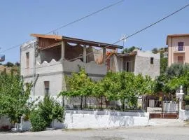 4 Bedroom Cozy Home In Reggio Calabria