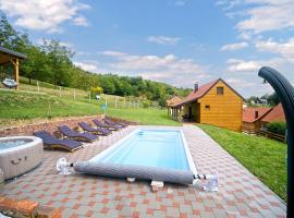 Amazing Home In Dragovanscak With Jacuzzi，位于Slavetić的酒店