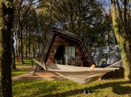 SuitesNature EcoCamp San Román，位于卢戈的木屋