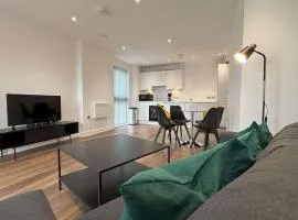 Modern 2 bed with parking - Grand Exchange, Brackn