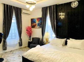 WHITEFIELD LUXURY APARTMENT，位于Orimedu的公寓