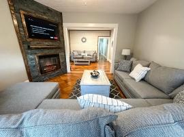 The Allen House - 3 Bedroom - 2 Full Bath - Private Gorgeous Apartment - Sleeps 8，位于奥尔巴尼的酒店