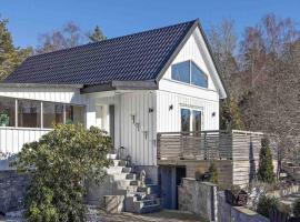 Mysigt hus med natur & jacuzzi i Olofstorp，位于哥德堡的酒店