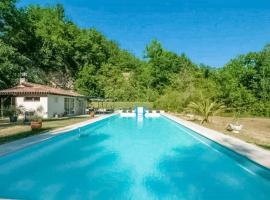 Awesome Home In Vianne，位于Vianne的酒店