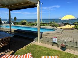 Glenelg Beach House With Private Beachfront Pool，位于格莱内尔格的酒店