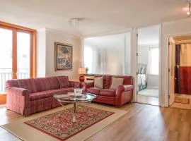 A Contemporary Unit, Central Downtown High-rise!