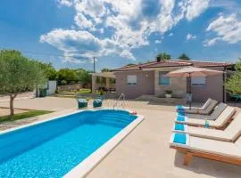 Awesome Home In Kamenmost With Jacuzzi