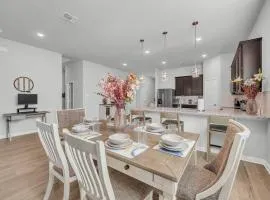 Luxury Retreat in Serene Surroundings, 4 Bedrooms Corporate House, Entire house with full amanities, Convenient location Near Medical Centers and Downtown