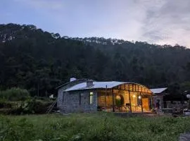 Riverside Hobbit House 10mins from Bhimtal