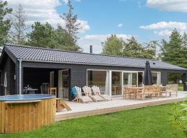 Beautiful Home In Højby With Sauna，位于霍伊比的酒店
