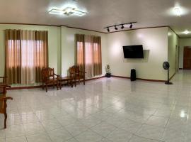 Laoag Spacious Guest House，位于Cabunga-an的酒店