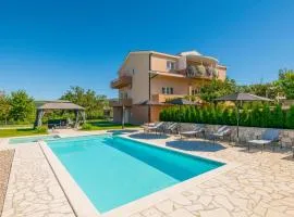 Beautiful Home In Gornji Vinjani