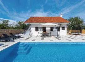 Three-Bedroom Holiday Home In Unesic