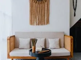 NEW Cozy, Smart, Renovated Flat Western Standard