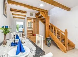 1 Bedroom Beautiful Home In Jurdani