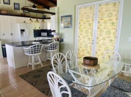 Welcome to Villa Sunrise 3 bedrooms 3 Baths Private Pool Located on the East End of St. Croix，位于克里斯琴斯特德的酒店