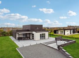 Gorgeous Home In Tarm With Kitchen，位于察姆的酒店