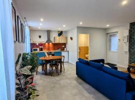 Le Riad, sauna & jacuzzi，位于Riorges的酒店