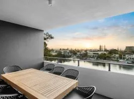 The Riviera - Brand New Luxury River Front 2 Bedroom Unit with Parking & Pool