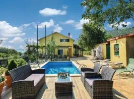 Three-Bedroom Holiday Home In Dicmo