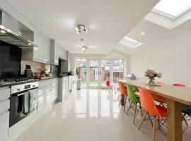 Luxury Central Windsor 5 Bed Home, Parking, Private Garden - Windsor Castle View, Legoland, Ascot, Heathrow Airport