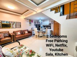 Calm House near Enchanted Kingdom Sta Rosa with Free Parking, Wifi, Netflix，位于Santa Rosa的度假屋