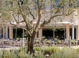 Mercure Thalasso & Spa Port Fréjus，位于弗雷瑞斯的酒店