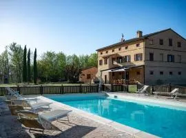 6 Bedroom Beautiful Home In Treia