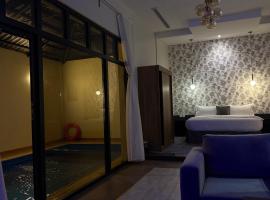 New Day Chalets for Holiday Homes شاليهات يوم جديد الفندقية لبيوت العطلات，位于塔伊夫的带泳池的酒店