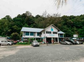 Riverbank Dungun Guesthouse & Cafe，位于龙运的酒店