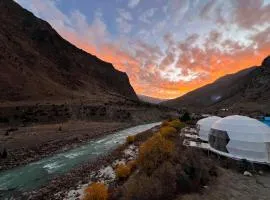 YOLO Outdoors - Riverside Luxury Domes & Glamping, Jispa