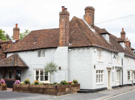The White Horse，位于法弗舍姆的酒店