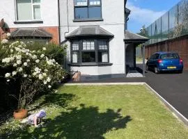 Cheerful 2 bed house on Causeway Coastal Route with parking