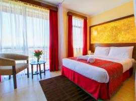 维多利亚套房酒店，位于基苏木的带停车场的酒店