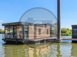 Gorgeous Ship In Ohé Laak With Wifi，位于欧维恩拉克的船屋