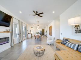 Hikers Retreat with Furnished Patio in Rimrock!，位于Rimrock的酒店