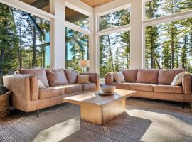 Luxury Mountain Escape W Panoramic Forest Views!，位于Philipsburg的酒店