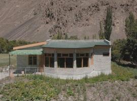 Rumi's House，位于Gircha的酒店