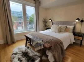Cozy 3BR Retreat with Dedicated Work table and Parking