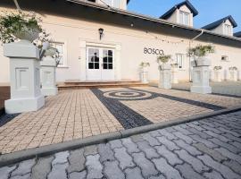 Bosco Pokoje Gościnne i Restauracja，位于Nowa Dęba的酒店