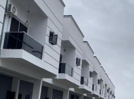 Luxury 4 bedroom shortlet apartment lekki ajah，位于拉各斯的公寓