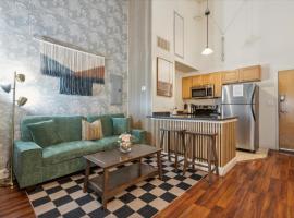 Sleeps 4! 2BR, Gym, Free Parking, Close to Major Attractions，位于费城的酒店
