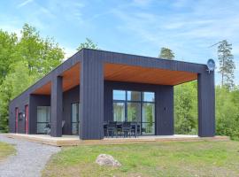 Beautiful Home In Holmsj&ouml; With Sauna，位于Holmsj&ouml;的豪华酒店
