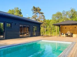 Cozy Home In Äspered With Sauna，位于Dalsjöfors的酒店